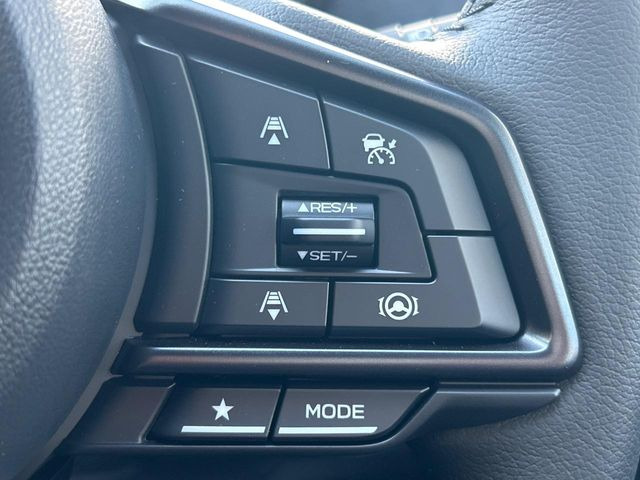 【全車速追従機能付クルーズコントロール】高速道路での長距離走行が楽に!!自動で速度を保つクルーズコントロールが、衝突軽減システムと連携し、前方の車両を感知して車間を保つように速度調節してくれます!!