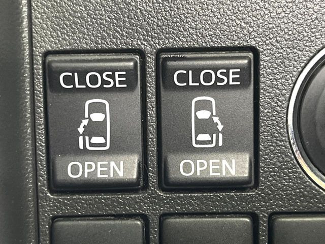 【両側パワースライドドア】スマートキーや運転席のスイッチで後席両側スライドドアの開閉が可能♪電動だから力を入れてドアを開ける必要が無く、小さなお子様でも簡単に開け閉めでき快適です♪