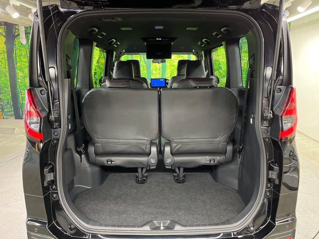 普段のお買い物や通勤、送迎等に十分な荷室スペースを確保しております。セカンドシートを倒すと、大きな荷物の積載も可能です♪