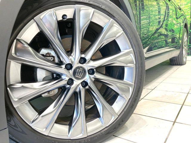 �y����21�C���`�A���~�z�C�[���z�O�ςɃ}�b�`���������A���~�z�C�[���𑕒����Ă���܂��B�e��ЊO�A���~�z�C�[����A�X�^�b�h���X�^�C�����戵�����Ă���܂��B���񂲑��k����������