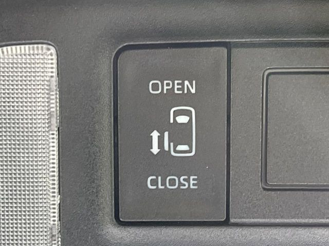 【パワースライドドア】スマートキーや運転席のスイッチでスライドドアの開閉が可能♪電動だから力を入れてドアを開ける必要が無く、小さいお子様でも、重い荷物を持っている時もラクに開け閉めできます♪