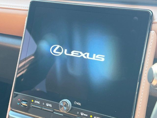 �y9.8�C���` �f�B�X�v���C�I�[�f�B�I�z���ʂ̃f�B�X�v���C��AppleCarPlay��AndroidAuto�����p�\�B�傫�ȉ�ʂŃX�}�z�i�r�A�v���������p���������܂���