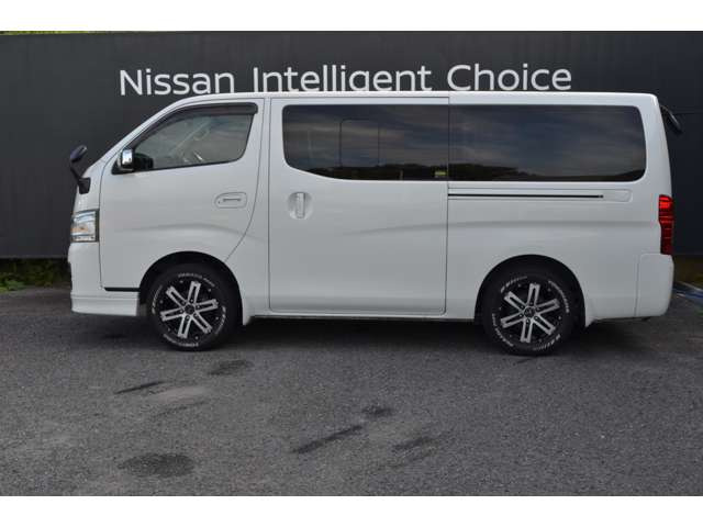 NV350キャラバン2.5 プレミアムGX ロング クロムギアパッケージ バージョンブラック ディーゼル 4WD