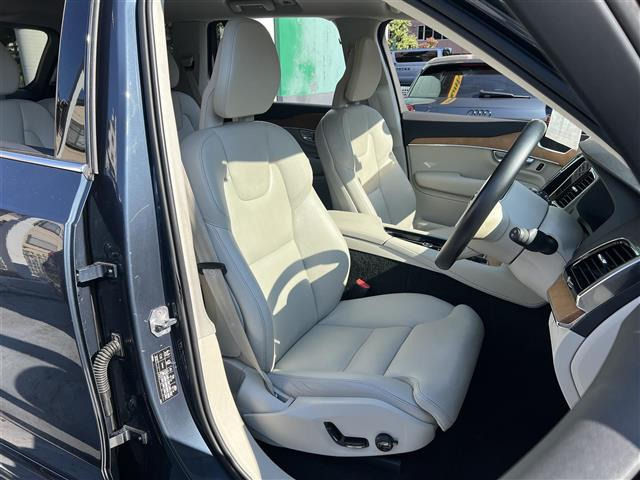 XC90B5 AWD モメンタム 4WD