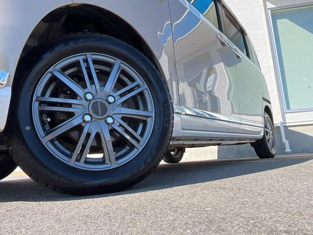 �y14�C���`�A���~�z�C�[���z�O�ςɃ}�b�`�����A���~�z�C�[���𑕒����Ă���܂��B�e��A���~�z�C�[����A�X�^�b�h���X�^�C�����戵�����Ă���܂��B���񂲑��k������