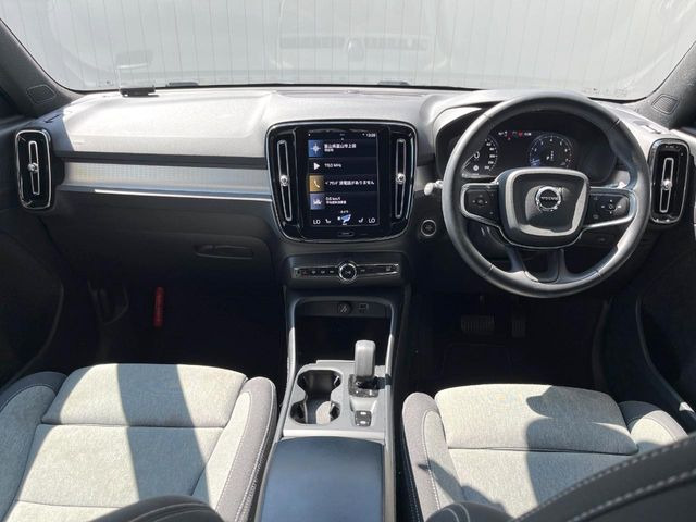 XC40B4 AWD モメンタム 4WD