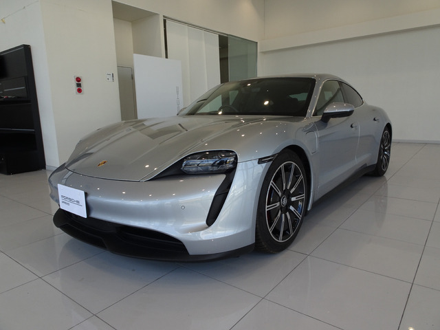タイカン4S パフォーマンスバッテリー 4シート 4WD