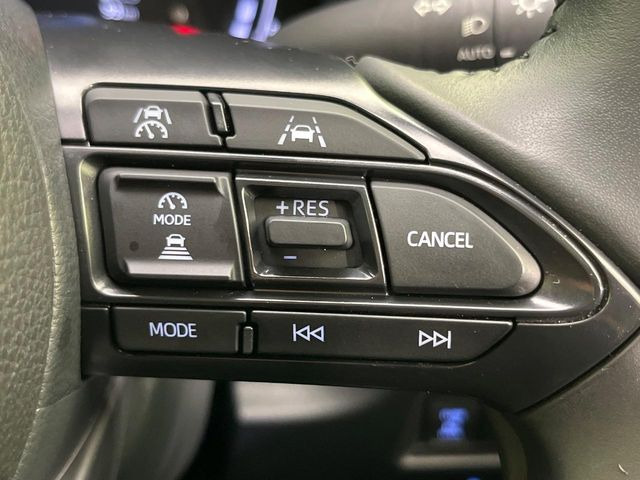 【レーダークルーズコントロール】高速道路での長距離走行が楽に!!自動で速度を保つクルーズコントロールが、衝突軽減システムと連携し、前方の車両を感知して車間を保つように速度調節してくれます!!