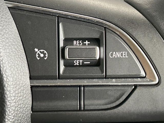 【クルーズコントロール】高速道路もラクラク走行。アクセルを離しても一定速度で走行ができ、長距離運転時の負担を軽減!加速・減速も簡単なスイッチ操作で調整できます。