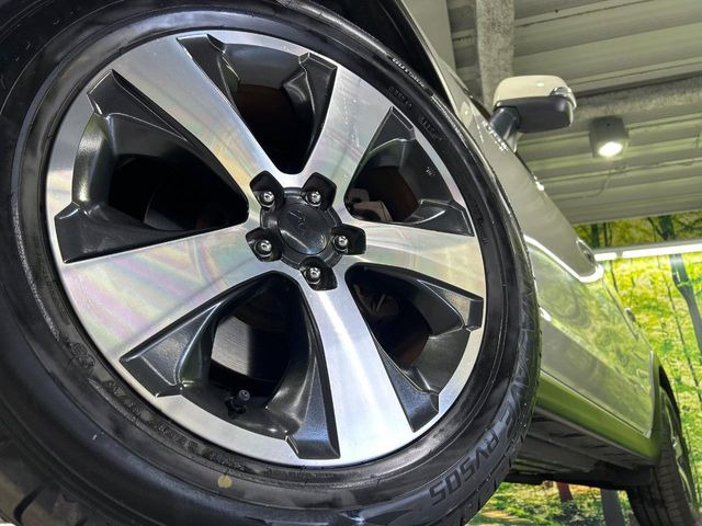 �y����17�C���`�A���~�z�C�[���z�O�ςɃ}�b�`���������A���~�z�C�[���𑕒����Ă���܂��B�e��ЊO�A���~�z�C�[����A�X�^�b�h���X�^�C�����戵�����Ă���܂��B���񂲑��k����������