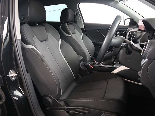 Q21.0 TFSI スポーツ