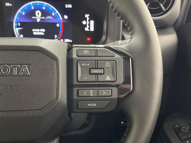 【レーダークルーズコントロール】高速道路での長距離走行が楽に!!自動で速度を保つクルーズコントロールが、衝突軽減システムと連携し、前方の車両を感知して車間を保つように速度調節してくれます!!