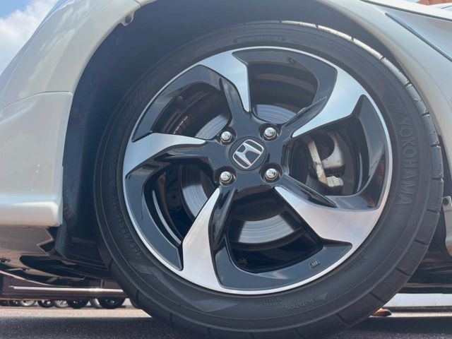 �y����16�C���`�A���~�z�C�[���z�O�ςɃ}�b�`���������A���~�z�C�[���𑕒����Ă���܂��B�e��ЊO�A���~�z�C�[����A�X�^�b�h���X�^�C�����戵�����Ă���܂��B���񂲑��k����������