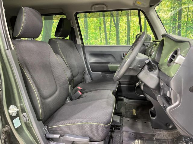 運転席シート廻りは使用感も少なく、良好な状態となっています。丁寧に使われていたことがよくわかりますね。