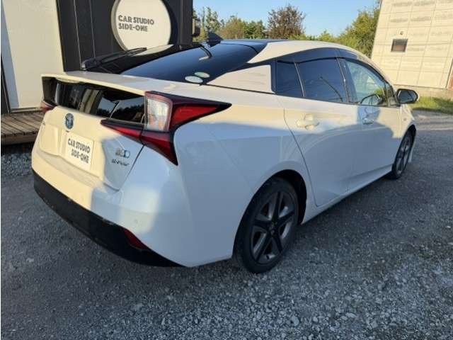おクルマのことならなんでもご相談ください。車検や板金塗装や整備、各種パーツの取り付けなどももちろん対応可能です。何かあったときはレッカー対応も可能です。