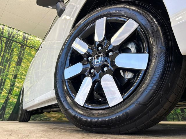 �y����15�C���`�A���~�z�C�[���z�O�ςɃ}�b�`���������A���~�z�C�[���𑕒����Ă���܂��B�e��ЊO�A���~�z�C�[����A�X�^�b�h���X�^�C�����戵�����Ă���܂��B���񂲑��k����������
