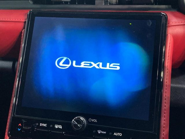 �y9.8�C���` �f�B�X�v���C�I�[�f�B�I�z���ʂ̃f�B�X�v���C��AppleCarPlay��AndroidAuto�����p�\�B�傫�ȉ�ʂŃX�}�z�i�r�A�v���������p���������܂���