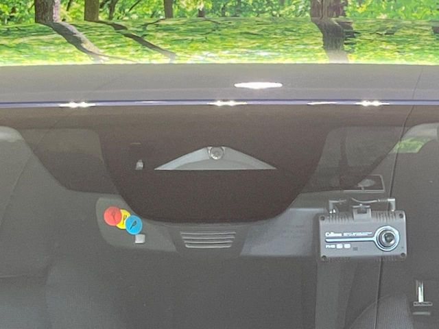 【スマートブレーキサポート】走行中に前方の車両等を認識し、衝突しそうな時は警報とブレーキで衝突回避と被害軽減をアシスト。より安全にドライブをお楽しみいただけます。