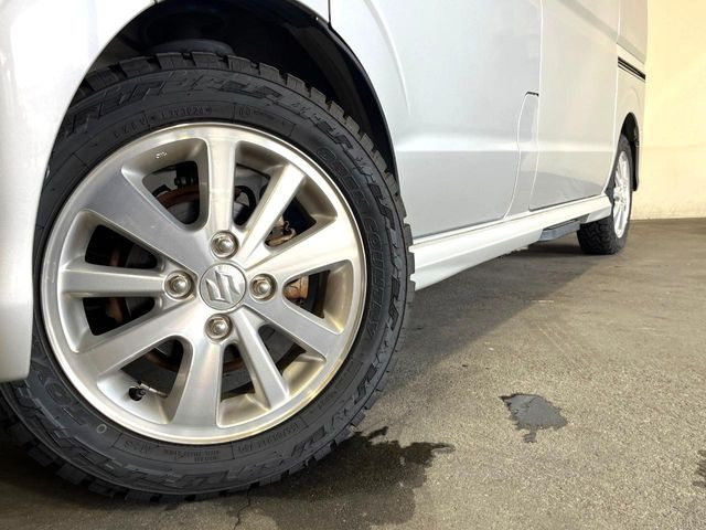 �y����14�C���`�A���~�z�C�[���z�O�ςɃ}�b�`���������A���~�z�C�[���𑕒����Ă���܂��B�e��ЊO�A���~�z�C�[����A�X�^�b�h���X�^�C�����戵�����Ă���܂��B���񂲑��k����������