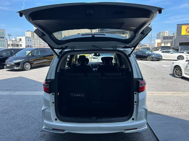 彦根インターからお車で3分とアクセス便利!近くには有名観光地の彦根城もありますので、観光と合わせてのご来店も良いですね♪活気溢れる自慢のスタッフがお客様のご来店をお待ちしております!