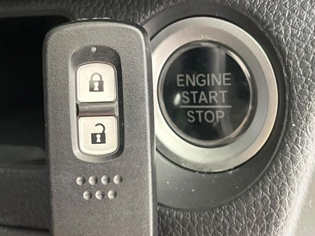 �yHonda�X�}�[�g�L�[�z�J�o����|�P�b�g�ɓ��ꂽ�܂܂ł��h�A�̎{���E�������\�ȃX�}�[�g�L�[�𑕔��B�G���W���̃I���E�I�t�����J�M�����o���K�v����������Ƃ��Ă��֗��ł���