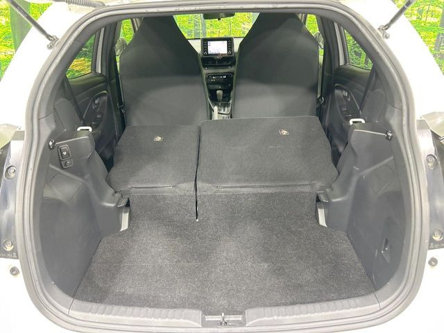 後席を格納すると、これだけの広さが!シーンに合わせたシートアレンジで、大きな荷物も積むことが出来ます♪