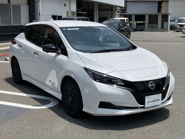 リーフX Vセレクション 90周年記念車