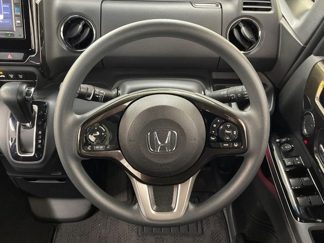 【ステアリングスイッチ】運転中、前方から目線をそらすことなく、オーディオ等の操作が可能な便利機能!安心&快適なドライブを演出してくれます♪