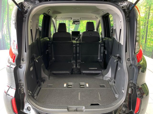 普段のお買い物や通勤、送迎等に十分な荷室スペースを確保しております。セカンドシートを倒すと、大きな荷物の積載も可能です♪