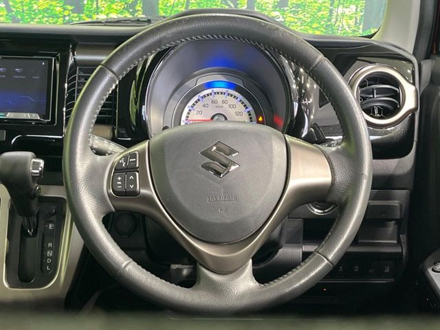 【ステアリングスイッチ】運転中、前方から目線をそらすことなく、オーディオ等の操作が可能な便利機能!安心&快適なドライブを演出してくれます♪