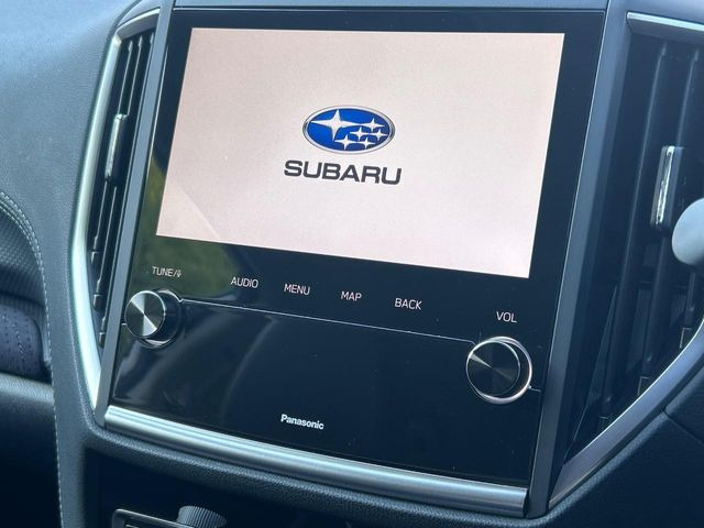 【純正ビルトインナビ】インテリアに溶け込むスタイリッシュな「専用設計ナビ」を装備♪視認性や操作性など基本性能にも優れ、より上質なカーライフをお楽しみいただけます。