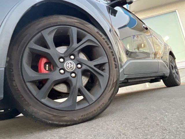 �y����18�C���`�A���~�z�C�[���z�O�ςɃ}�b�`���������A���~�z�C�[���𑕒����Ă���܂��B�e��ЊO�A���~�z�C�[����A�X�^�b�h���X�^�C�����戵�����Ă���܂��B���񂲑��k����������