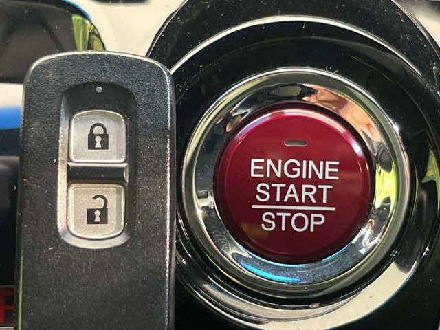 �yHonda�X�}�[�g�L�[�z�J�o����|�P�b�g�ɓ��ꂽ�܂܂ł��h�A�̎{���E�������\�ȃX�}�[�g�L�[�𑕔��B�G���W���̃I���E�I�t�����J�M�����o���K�v����������Ƃ��Ă��֗��ł���