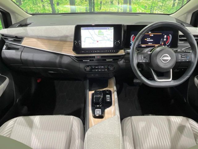 ノートオーラ1.2 G FOUR レザーエディション 4WD