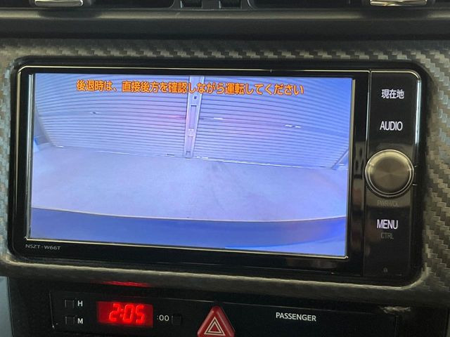 【バックカメラ】駐車時に後方がリアルタイム映像で確認できます。大型商業施設や立体駐車場での駐車時や、夜間のバック時に大活躍!運転スキルに関わらず、今や必須となった装備のひとつです!