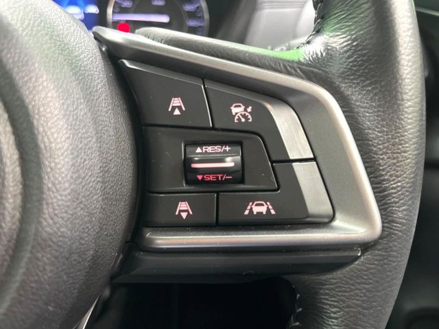 【全車速追従機能付クルーズコントロール】高速道路での長距離走行が楽に!!自動で速度を保つクルーズコントロールが、衝突軽減システムと連携し、前方の車両を感知して車間を保つように速度調節してくれます!!