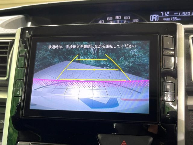 【バックカメラ】駐車時に後方がリアルタイム映像で確認できます。大型商業施設や立体駐車場での駐車時や、夜間のバック時に大活躍!運転スキルに関わらず、今や必須となった装備のひとつです!