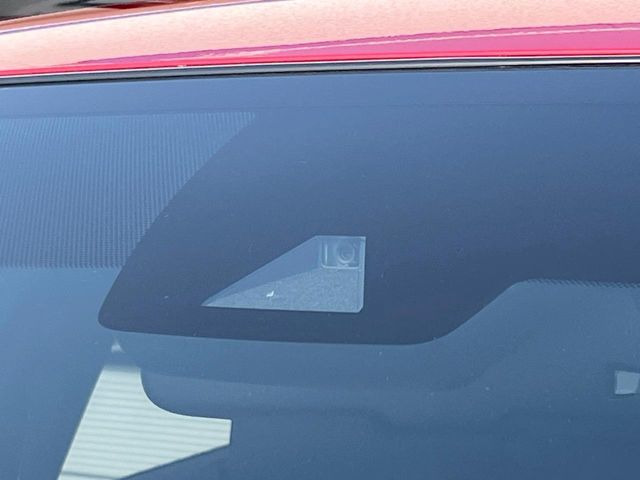 【トヨタセーフティセンス】走行中に前方の車両等を認識し、衝突しそうな時は警報とブレーキで衝突回避と被害軽減をアシスト。より安全にドライブをお楽しみいただけます。