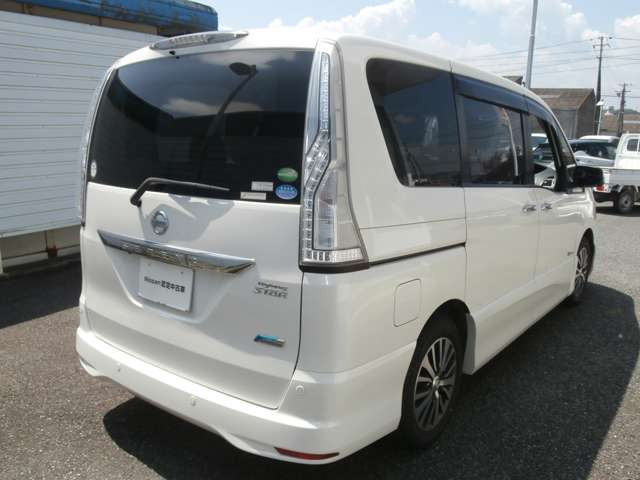 セレナ2.0 ハイウェイスター Vセレクション+Safety S-HYBRID