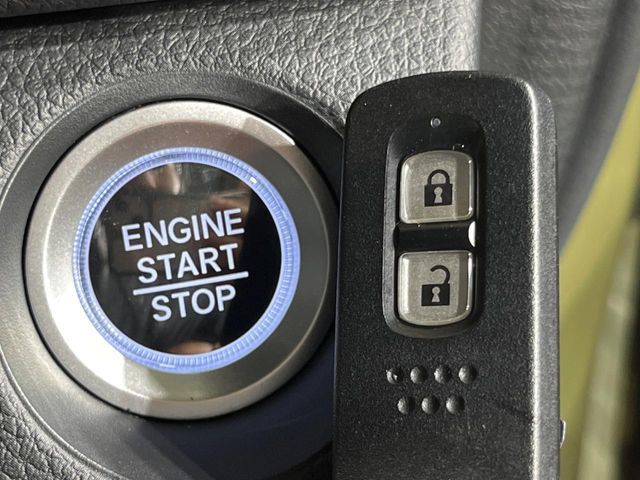�yHonda�X�}�[�g�L�[�z�J�o����|�P�b�g�ɓ��ꂽ�܂܂ł��h�A�̎{���E�������\�ȃX�}�[�g�L�[�𑕔��B�G���W���̃I���E�I�t�����J�M�����o���K�v����������Ƃ��Ă��֗��ł���