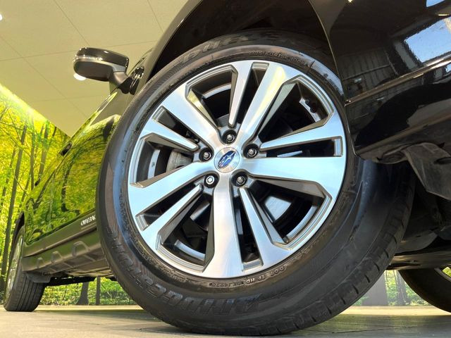 �y����18�C���`�A���~�z�C�[���z�O�ςɃ}�b�`���������A���~�z�C�[���𑕒����Ă���܂��B�e��ЊO�A���~�z�C�[����A�X�^�b�h���X�^�C�����戵�����Ă���܂��B���񂲑��k����������