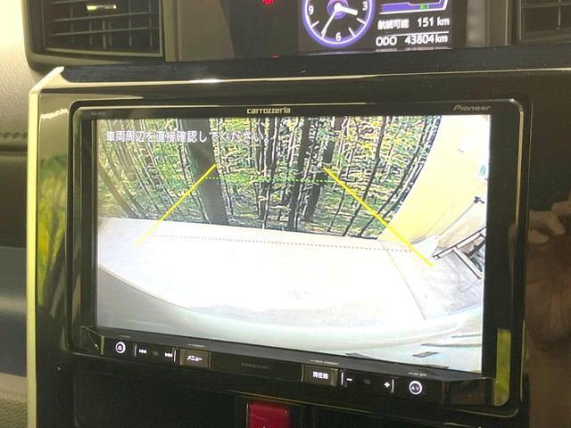 【バックカメラ】駐車時に後方がリアルタイム映像で確認できます。大型商業施設や立体駐車場での駐車時や、夜間のバック時に大活躍!運転スキルに関わらず、今や必須となった装備のひとつです!