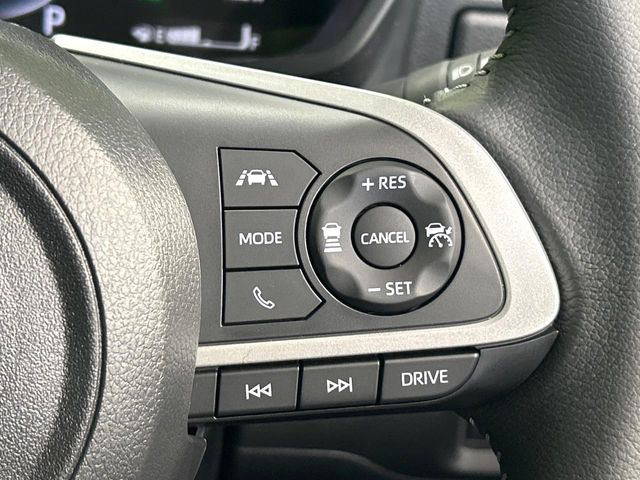 【レーダークルーズコントロール】高速道路での長距離走行が楽に!!自動で速度を保つクルーズコントロールが、衝突軽減システムと連携し、前方の車両を感知して車間を保つように速度調節してくれます!!