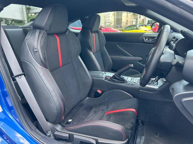 ドライバーによって運転しやすいポジションは異なり、あの車はどうなのか不安なこともありますよね。気になるお車は店頭で乗り込んでご確認いただけます♪