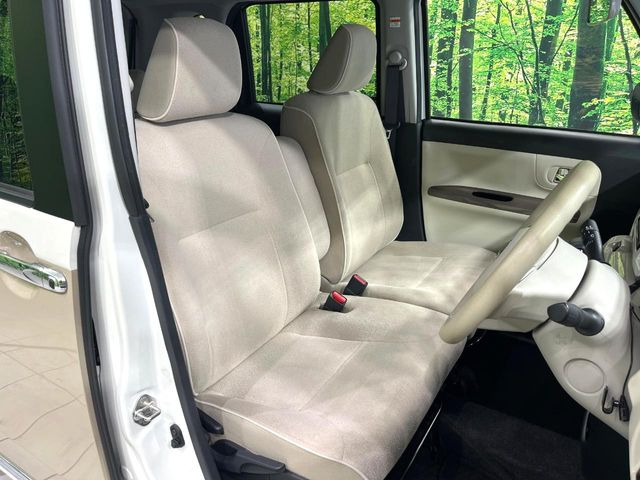 運転席シート廻りは使用感も少なく、良好な状態となっています。丁寧に使われていたことがよくわかりますね。