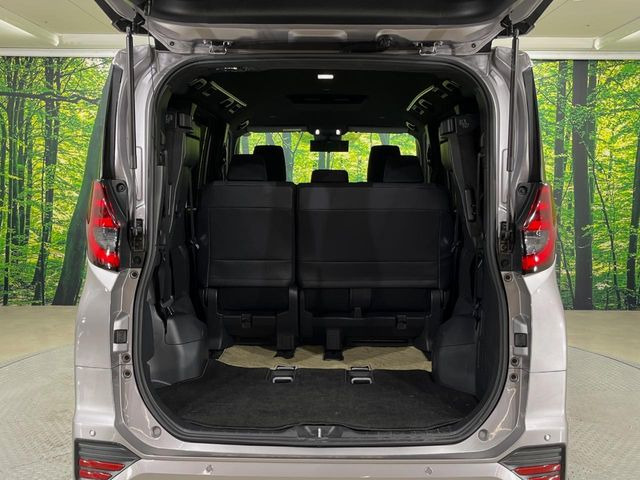 普段のお買い物や通勤、送迎等に十分な荷室スペースを確保しております。セカンドシートを倒すと、大きな荷物の積載も可能です♪