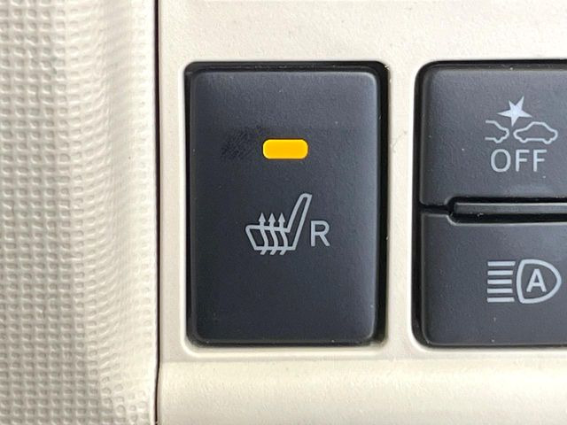 【シートヒーター】寒い日に重宝するシートヒーター!エアコンより早く温まってくれるので寒がりの人も安心ですね♪エアコンの温風は乾燥するから苦手、という方にもをおすすめです。