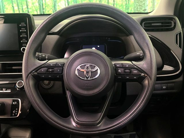 インテリアに合わせたデザインのステアリングは、運転される方のことも考え、運転しやすい形状、大きさです。是非一度、実際に触ってお確かめください。