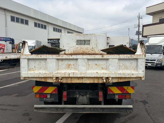 各種トラックを在庫しております!