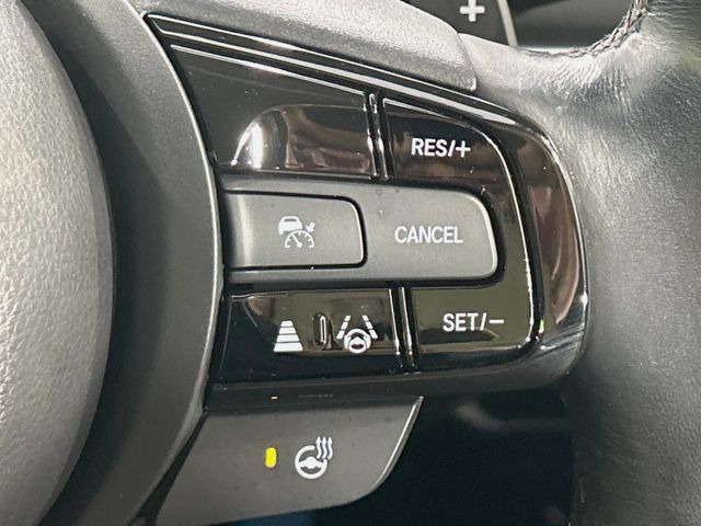 【アダプティブクルーズコントロール】高速道路での長距離走行が楽に!!自動で速度を保つクルーズコントロールが、衝突軽減システムと連携し、前方の車両を感知して車間を保つように速度調節してくれます!!